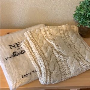 ⭐️Thick knit infinity scarf in khaki